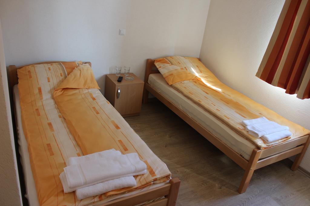 Rooms Zebax ซาราเยโว ภายนอก รูปภาพ